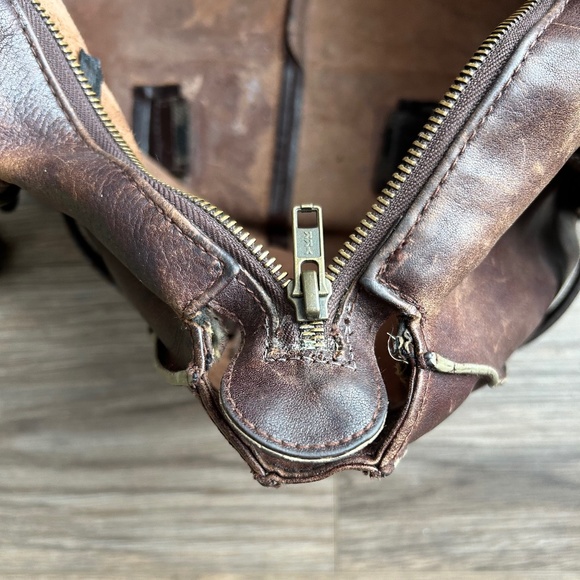 Hugo Boss Vintage Leather Shoulder Bag - Picture 7 of 15